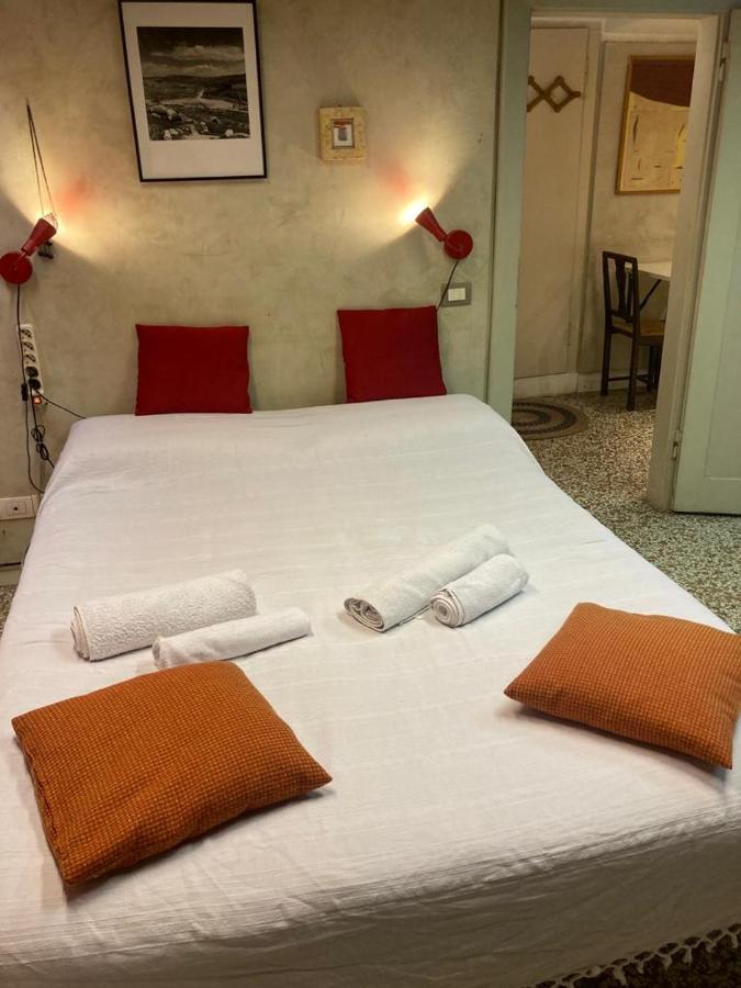 San Marco Orange Nest * Venedig